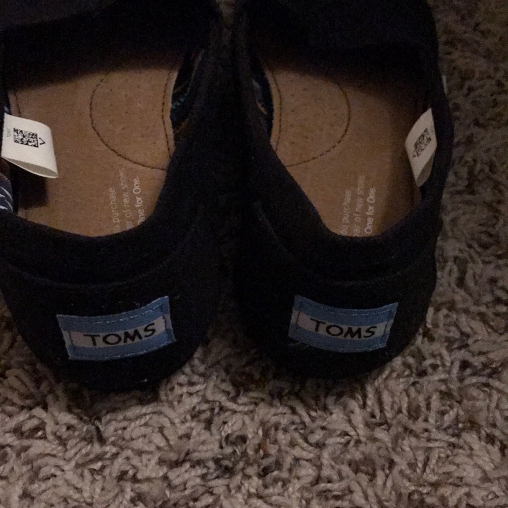 Toms - Picture 2 of 4